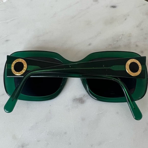 BVLGARI SUNGLASSES GREEN COLOR
GOLD CREST DETAIL ON THE SIDES main image 16